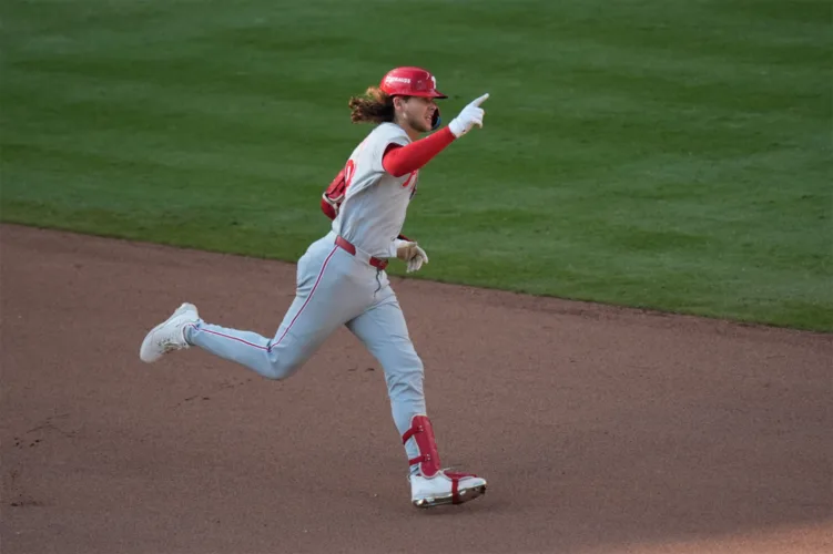 Bohm homers in 10th as Phillies beat Braves to force Game 3